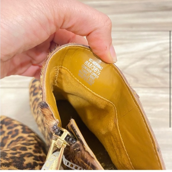 200. Vince Camuto Nevvina Genuine Calf Hair Leopard Print Bootie Size 8 - Picture 3 of 6